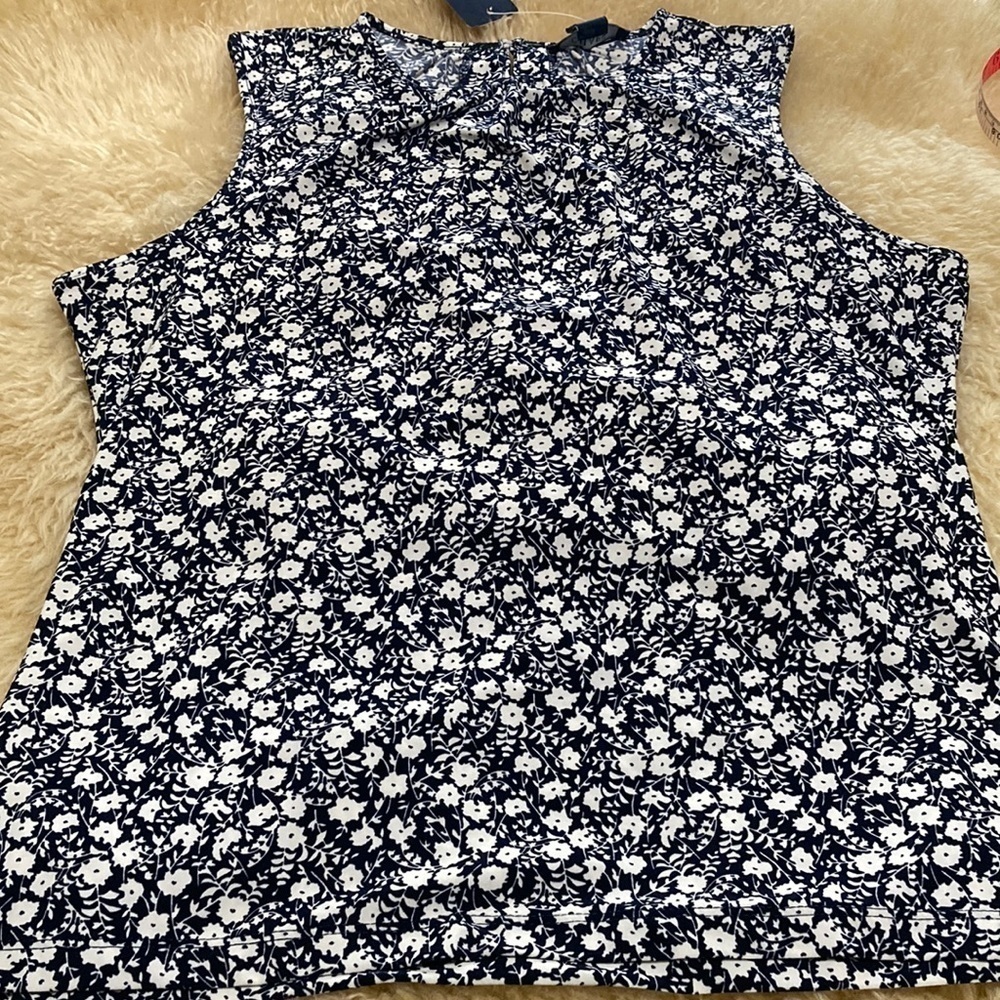 Chaps sleeveless top size L